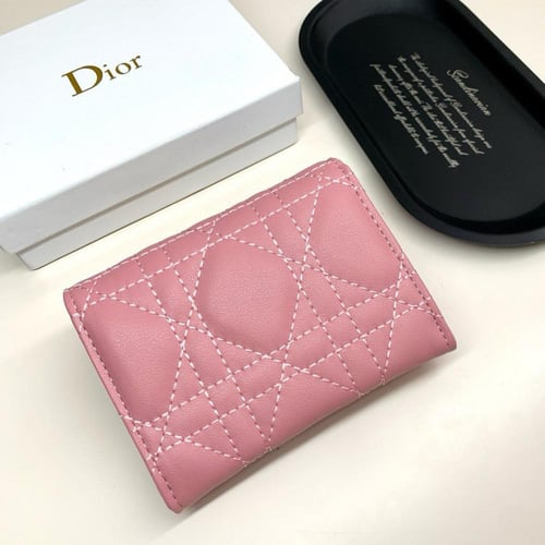 كارد ماركة Dior