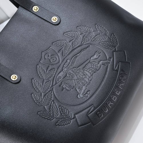 شنطة نسائية ماركة Burberry