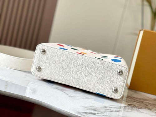 حقيبة نسائية ماركة LV