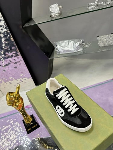 حذاء ماركة ‏Gucci