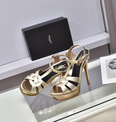 حذاء نسائي ماركة YSL