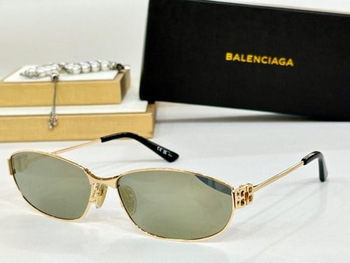 نظاره ماركة ‏Balenciaga