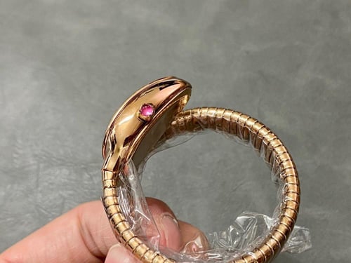 ساعة نسائية ماركة Bvlgari