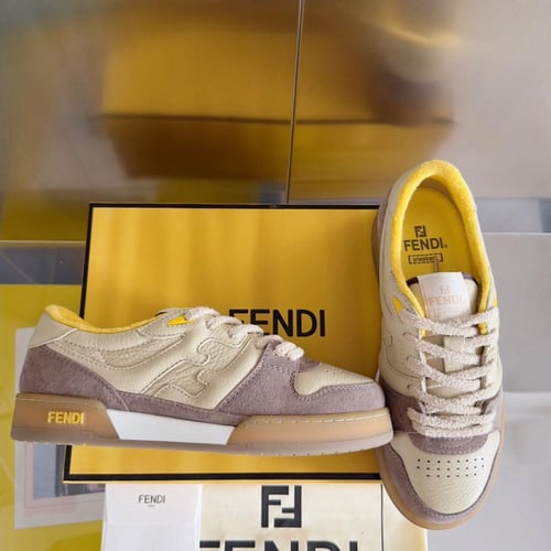 حذاء ماركة Fendi
