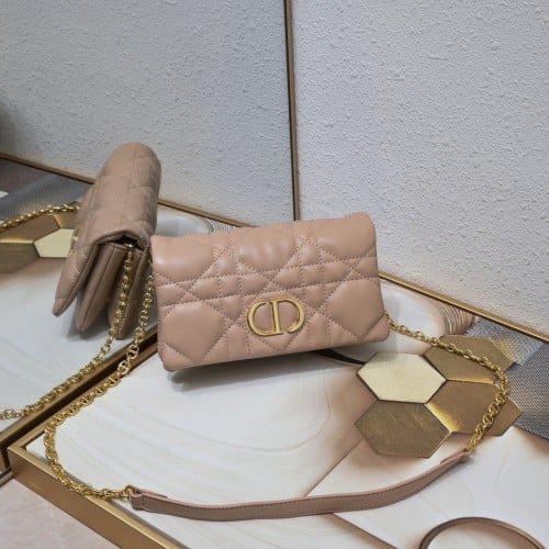 شنطة نسائية ماركة Dior