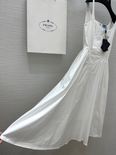 فستان ماركة Prada