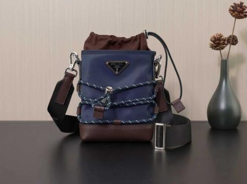 شنطه ماركة Prada