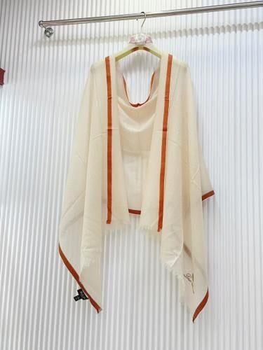 سكارف ماركة Loro piana