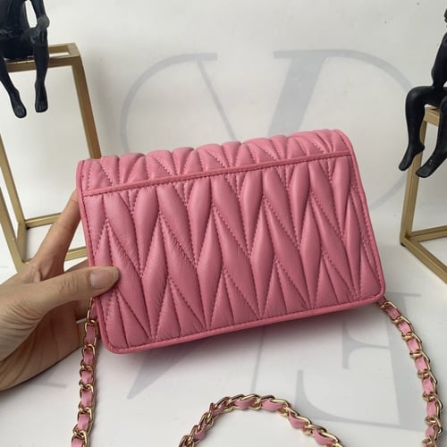 شنطة نسائية ماركة Miumiu