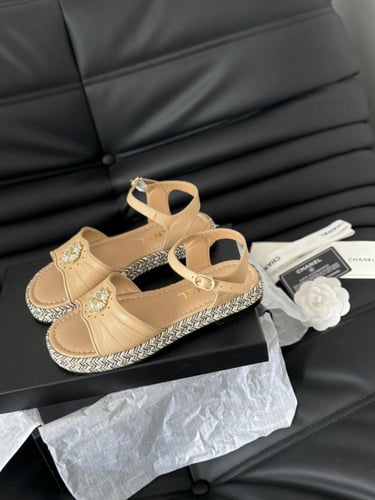 حذاء نسائي ماركة ‏Chanel