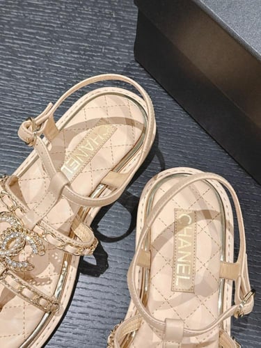 حذاء نسائي ماركة ‏Chanel