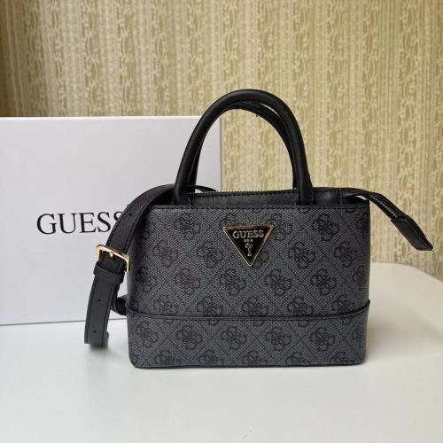 شنطة نسائية ماركة Guess