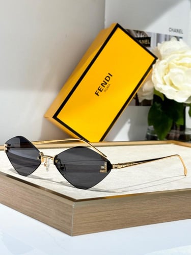 نظارة ماركة Fendi