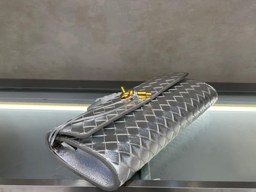 شنطة نسائية ماركة Bottega Veneta