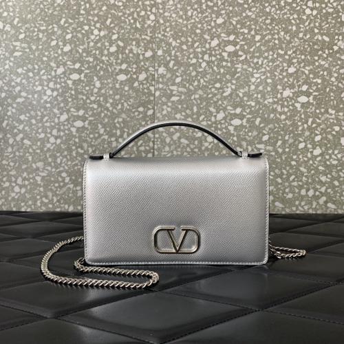 شنطه نسائية ماركة Valentino