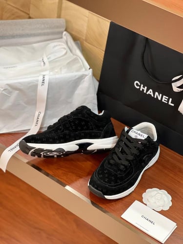 حذاء ماركة ‏Chanel