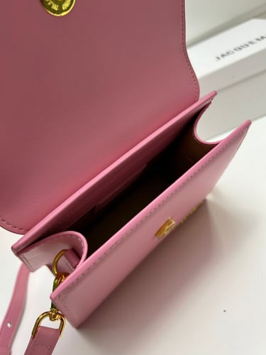 شنطة نسائية ماركة JACQUEMUS