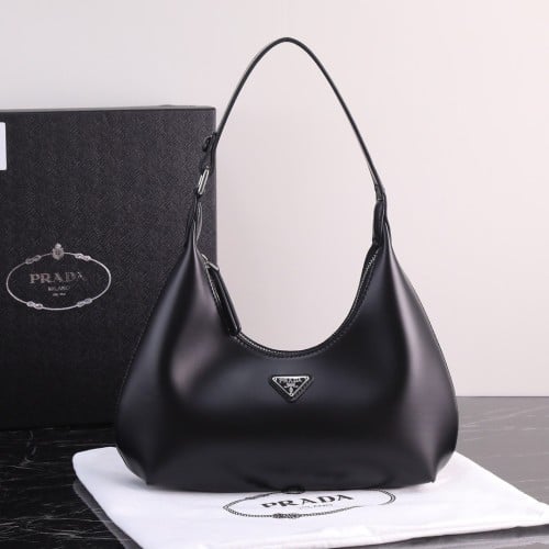 شنطة نسائية ماركة Prada