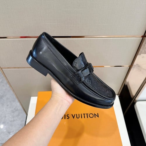 حذاء رجالي رسمي ماركة LV