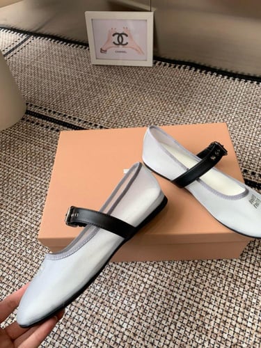 حذاء نسائي ماركة Miumiu