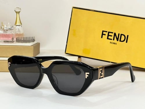 نظاره ماركة Fendi