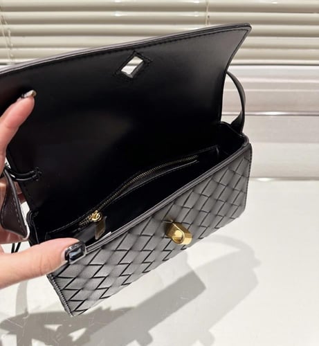 شنطة نسائية ماركة Bottega Veneta