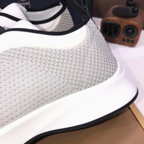 حذاء ماركة Dior