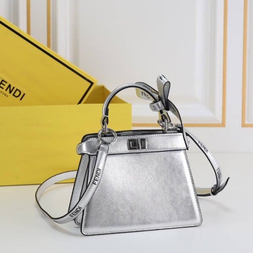 شنطة نسائية ماركة Fendi