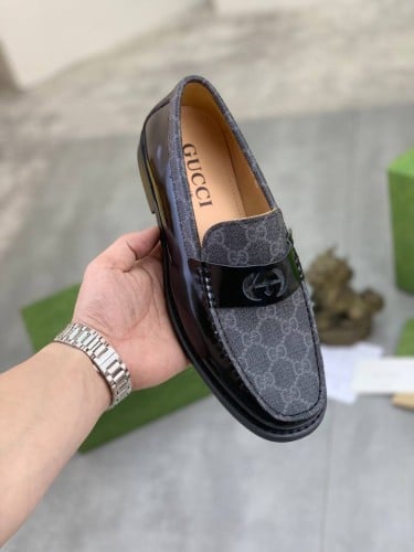 حذاء رجالي ماركة Gucci