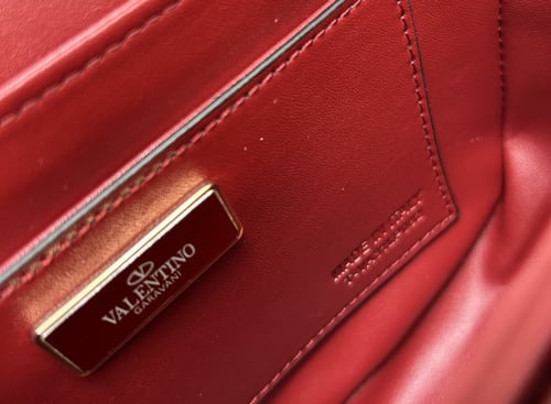 شنطة نسائية ماركة Valentino