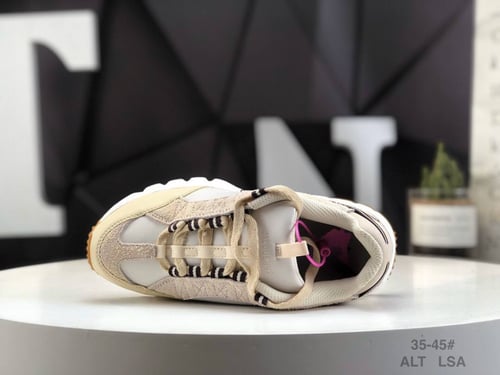 حذاء ماركة Nike