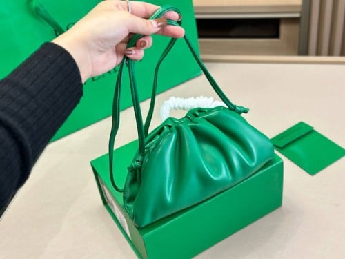 شنطة نسائية ماركة Bottega Veneta