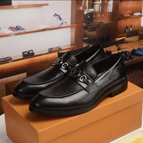 حذاء رجالي ماركة LV