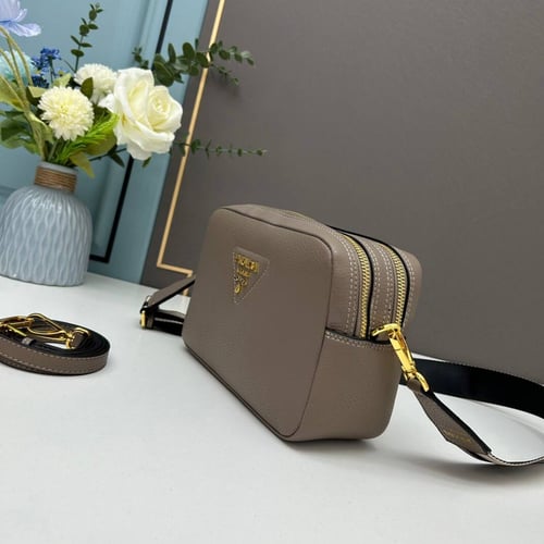 شنطة نسائية ماركة Prada