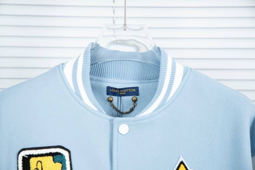 جاكيت ماركة LV