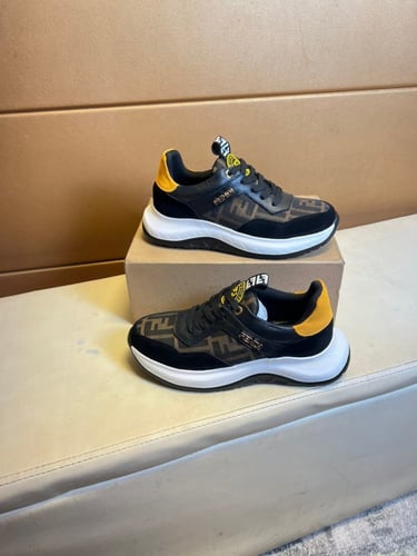 حذاء رجالي ماركة Fendi