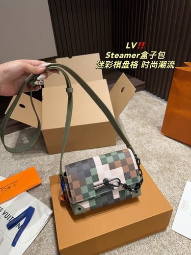 شنطة نسائية ماركة LV