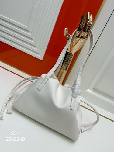 شنطة نسائية ماركة Prada