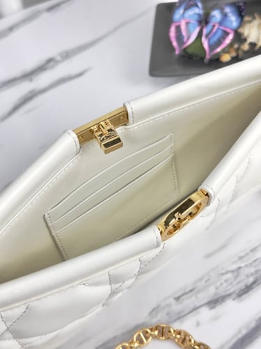 شنطة نسائية ماركة ‏Dior