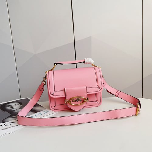 شنطة نسائية ماركة Coach