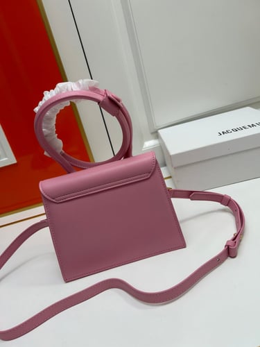 شنطة نسائية ماركة JACQUEMUS