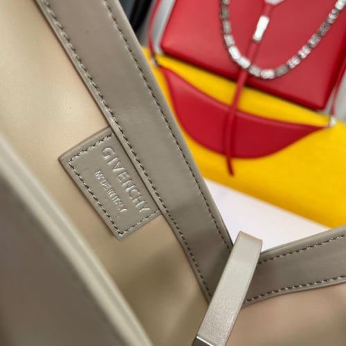 شنطة نسائية ماركة Givenchy