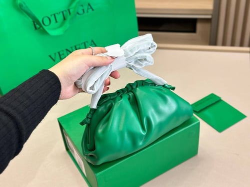 شنطة نسائية ماركة Bottega Veneta