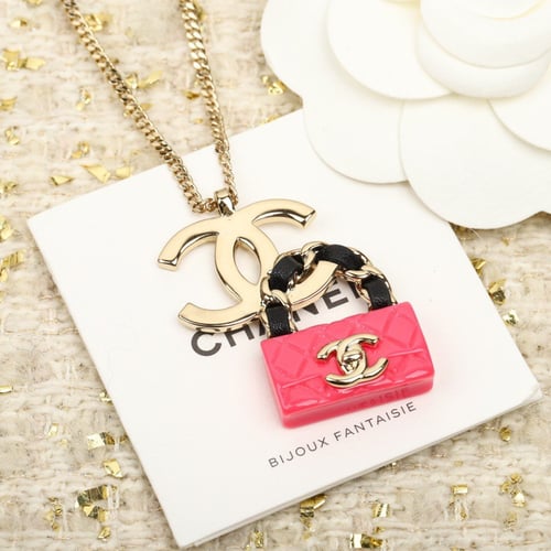 قلادة نسائية ماركة ‏Chanel
