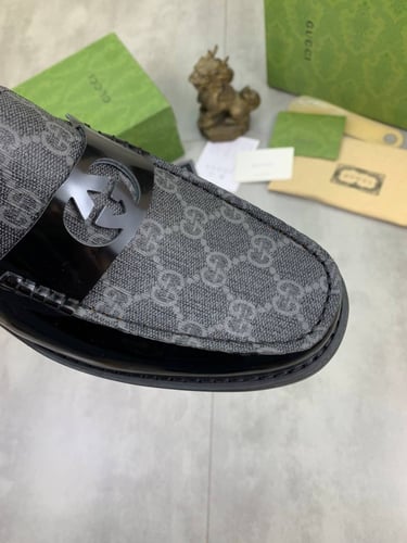حذاء رجالي ماركة Gucci