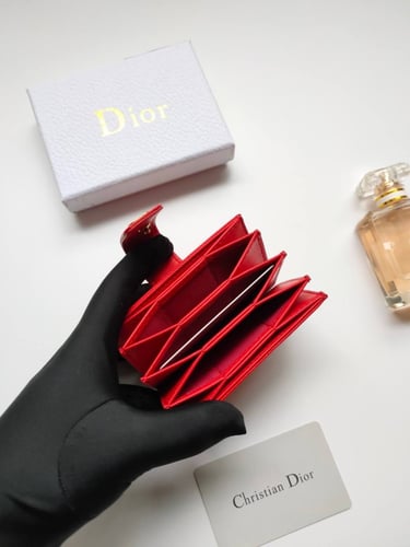 كارد ماركة Dior