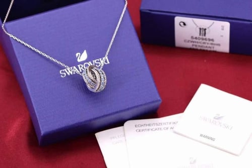 قلادة نسائية ماركة Swarovski