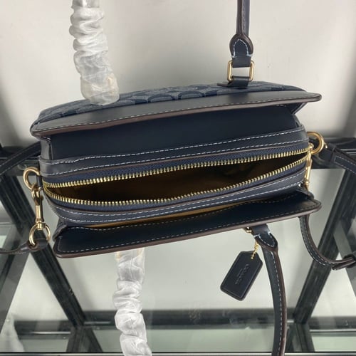 شنطة نسائية ماركة Coach