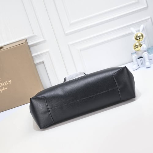 شنطة نسائية ماركة Burberry