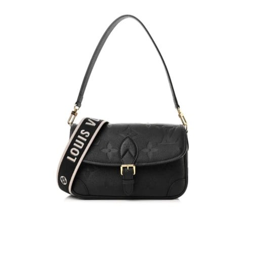 شنطة نسائية ماركة LV